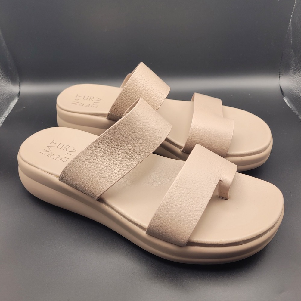 Naturalizer Women's Genn-Drift 2 Sandals Sand Leather 8.5W Comfort